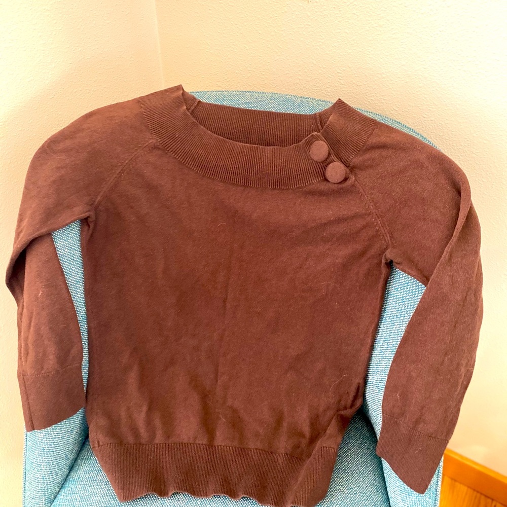 Brown seater